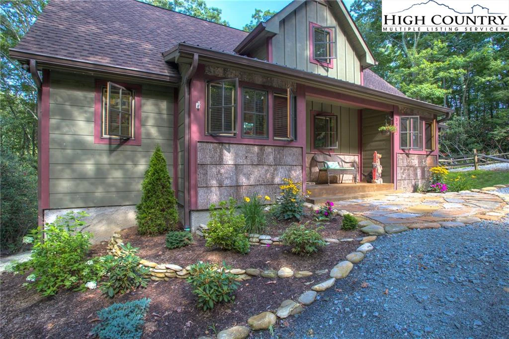 Image number 1 for the current listing