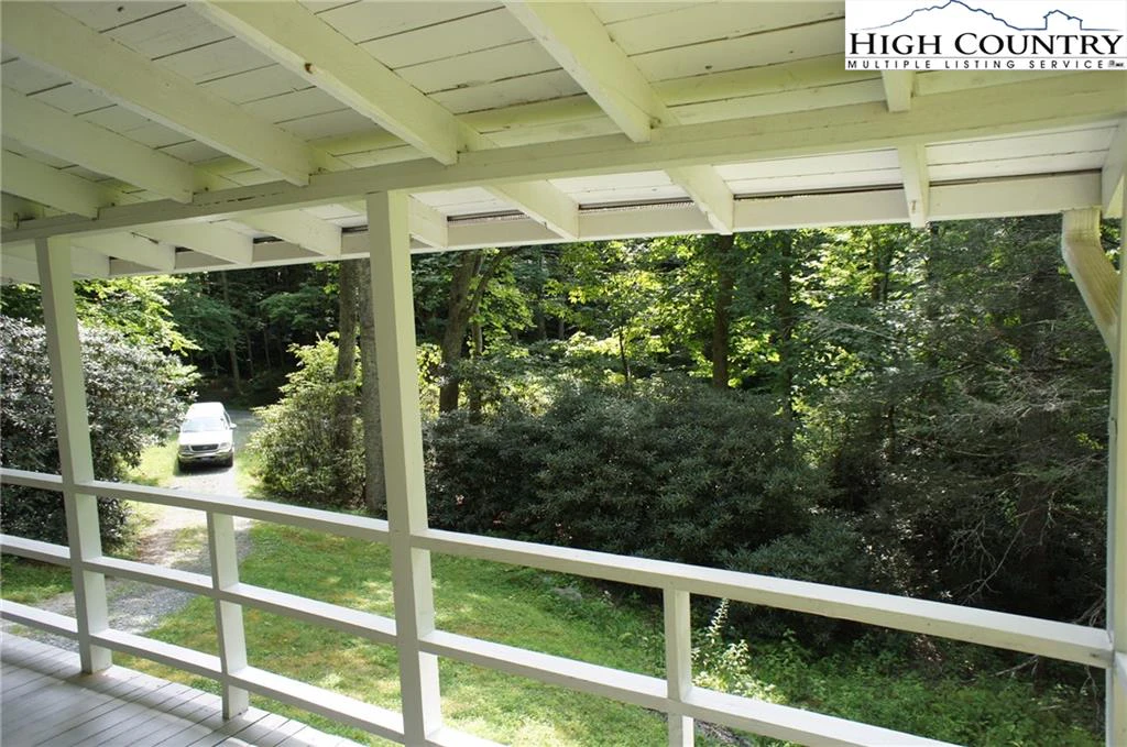 Image number 17 for the current listing