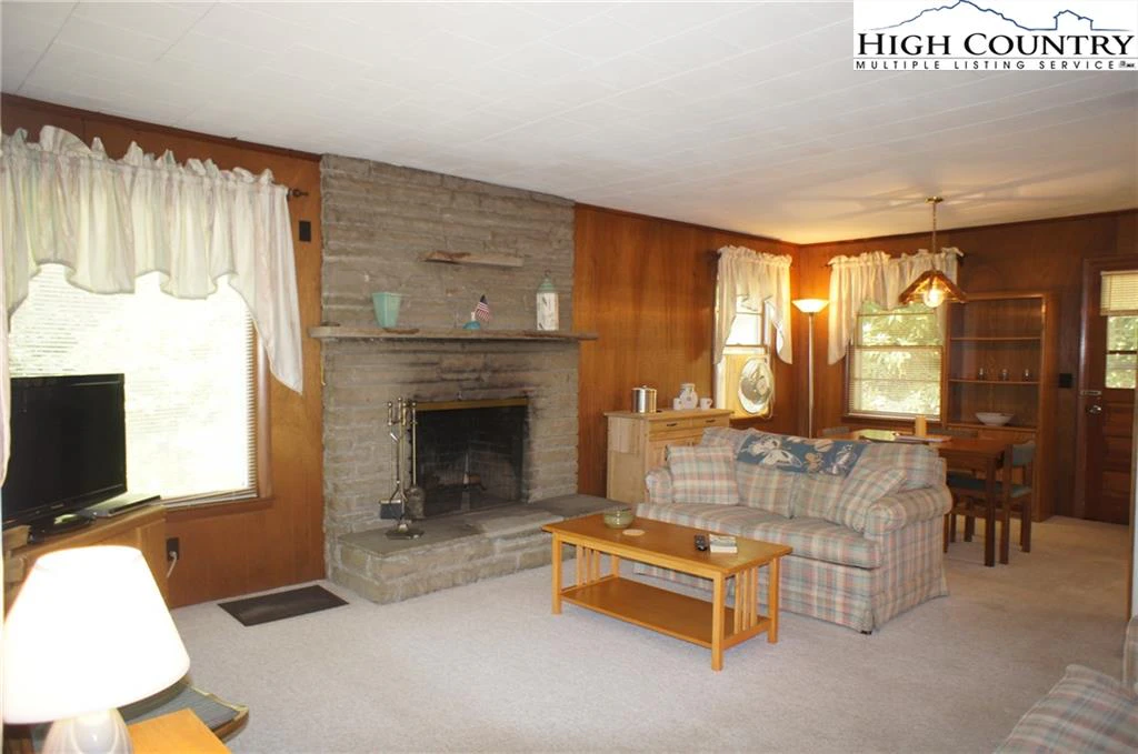 Image number 15 for the current listing