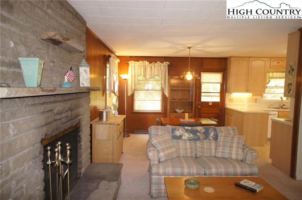 Image number 2 for the current listing