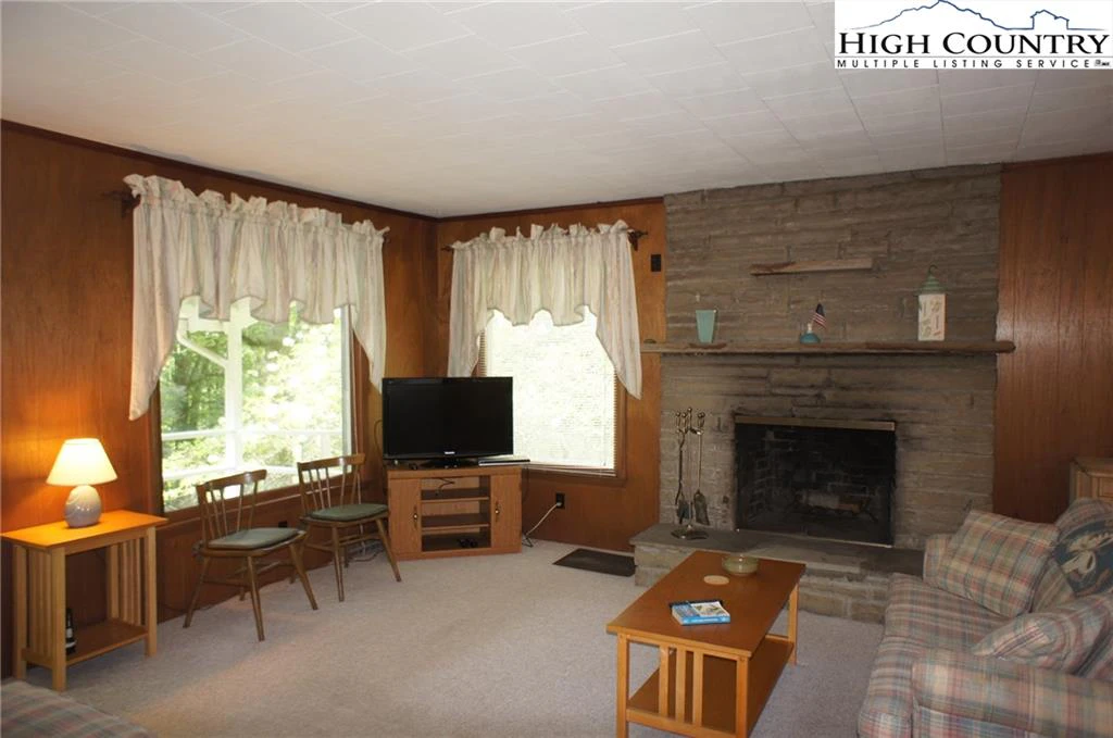 Image number 14 for the current listing