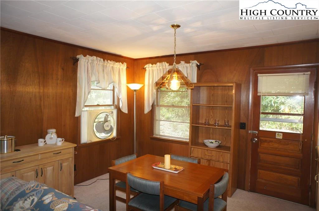 Image number 13 for the current listing