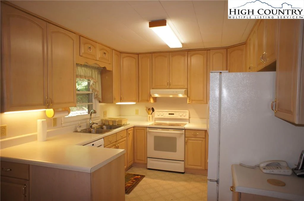 Image number 11 for the current listing