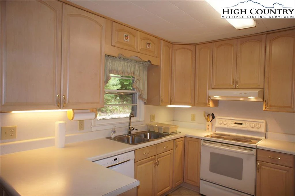 Image number 9 for the current listing