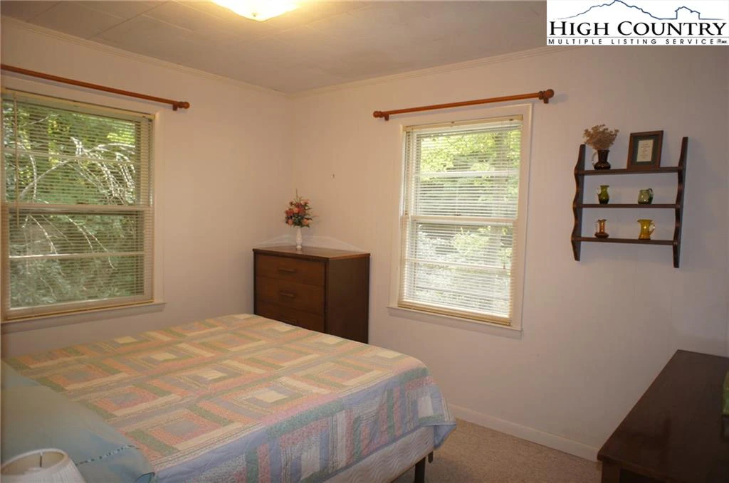 Image number 5 for the current listing