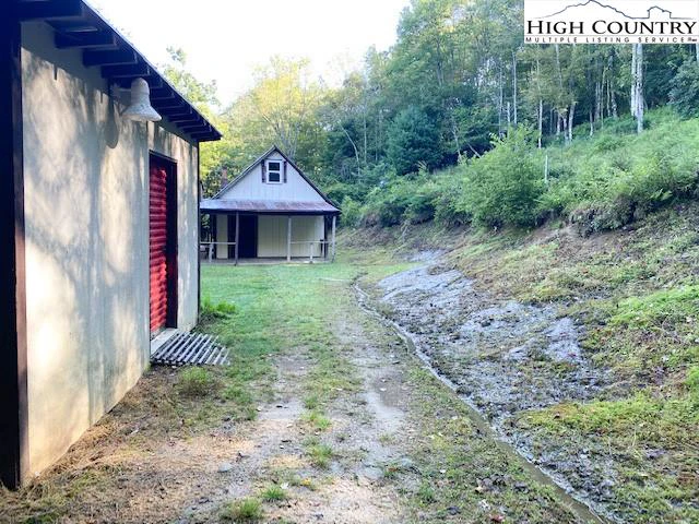 Image number 19 for the current listing