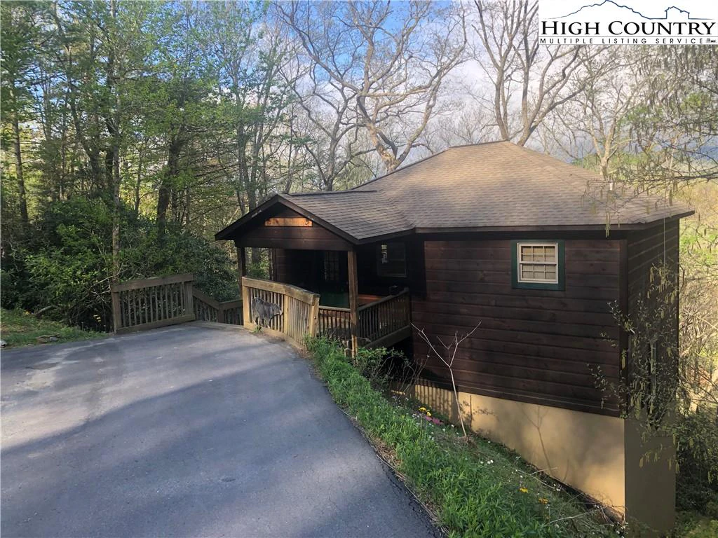 Image number 1 for the current listing