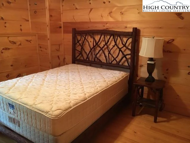Image number 11 for the current listing