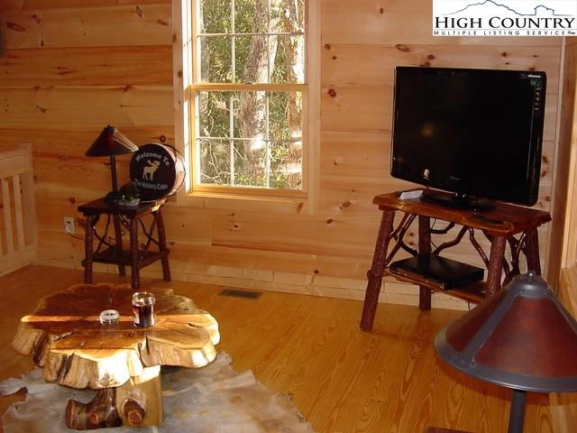 Image number 8 for the current listing