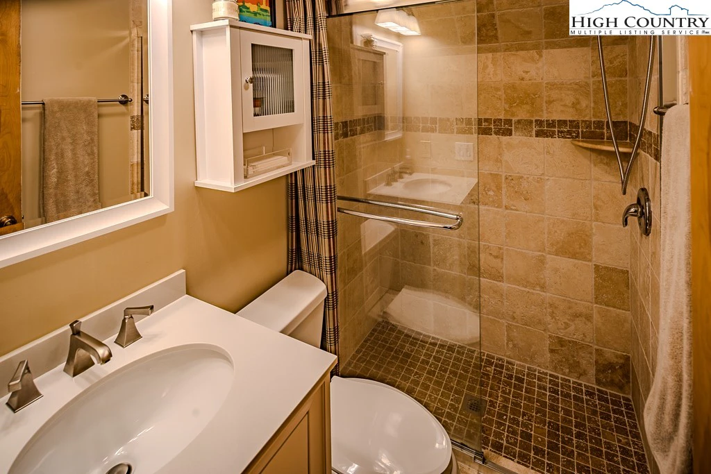 Image number 3 for the current listing