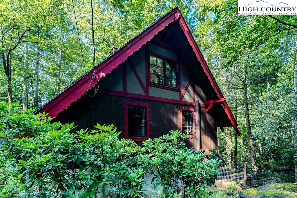 Image number 1 for the current listing