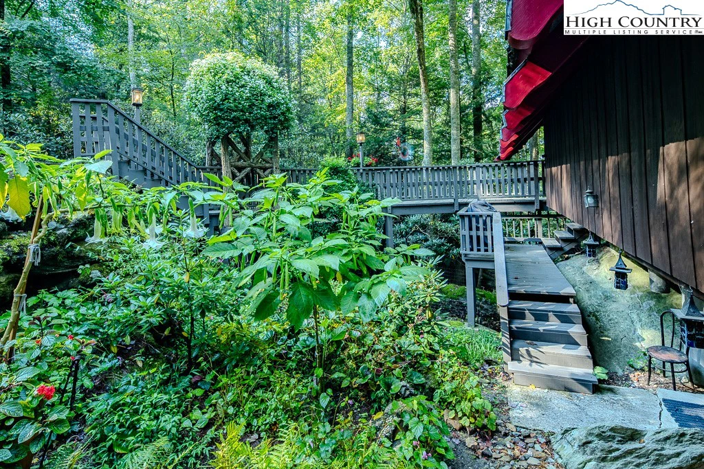 Image number 15 for the current listing