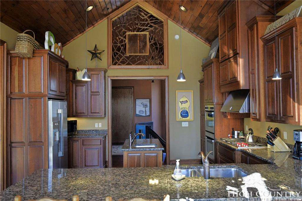 Image number 10 for the current listing