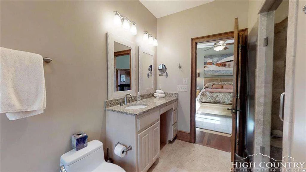 Image number 5 for the current listing