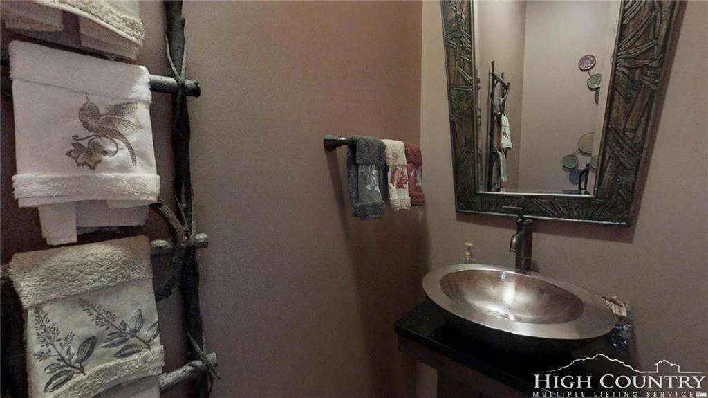Image number 6 for the current listing