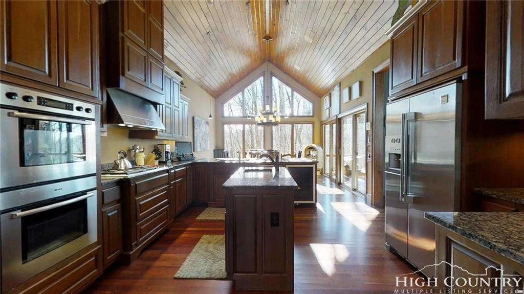 Image number 7 for the current listing