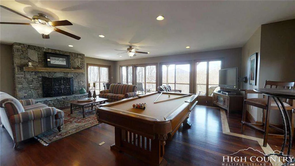 Image number 9 for the current listing