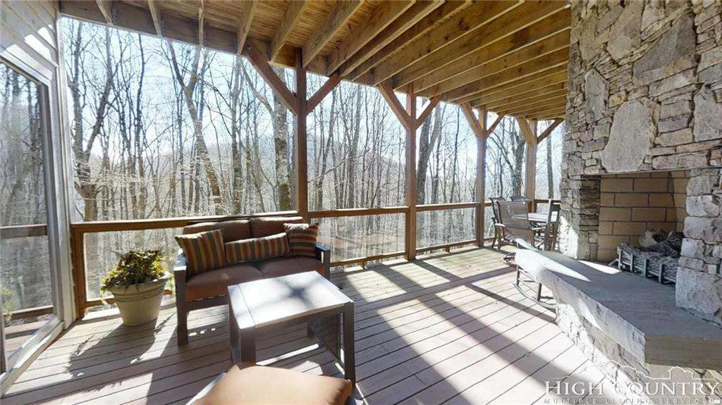 Image number 2 for the current listing