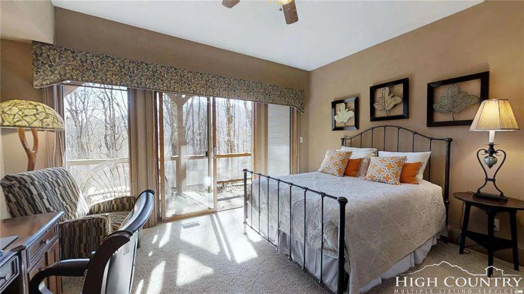 Image number 13 for the current listing