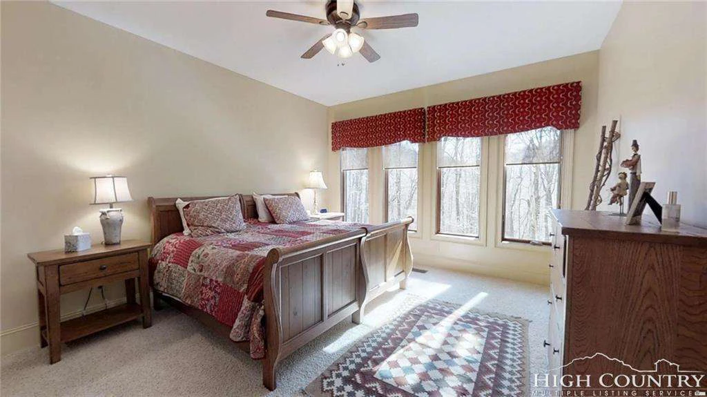 Image number 14 for the current listing