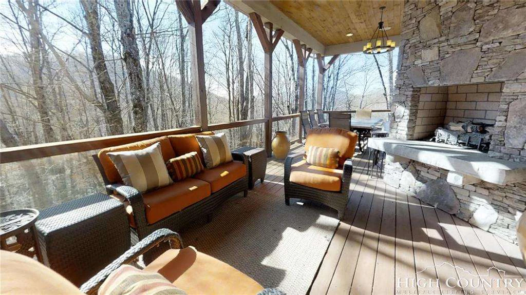Image number 15 for the current listing