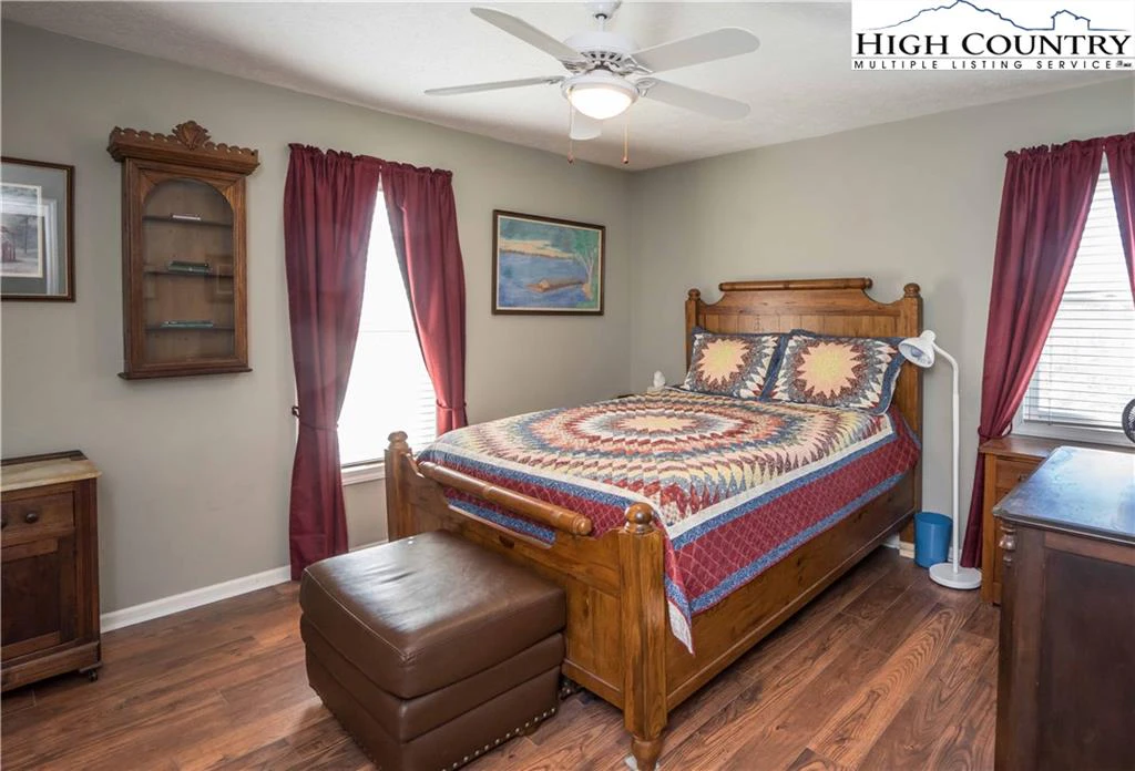 Image number 10 for the current listing