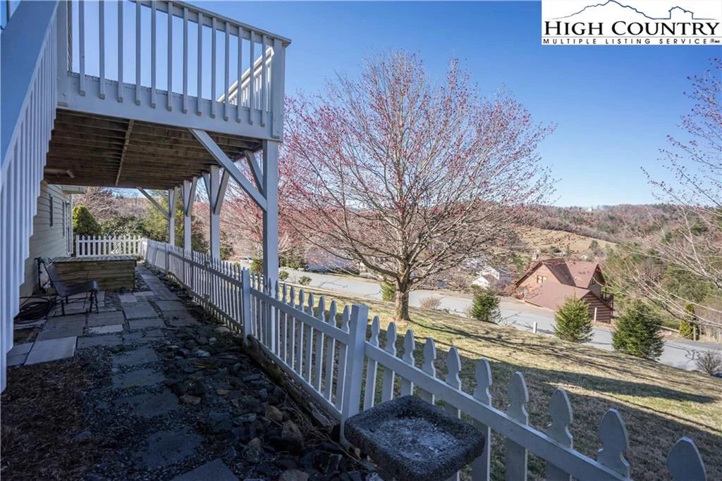 Image number 15 for the current listing