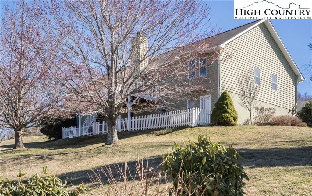 Image number 17 for the current listing