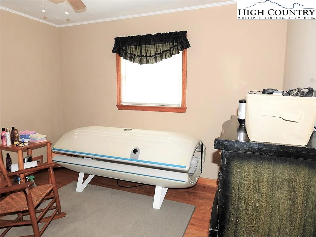 Image number 12 for the current listing