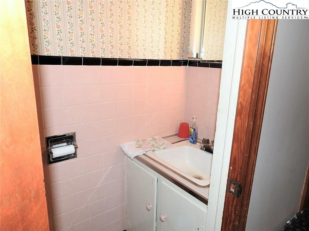 Image number 14 for the current listing