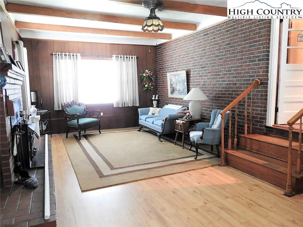 Image number 3 for the current listing