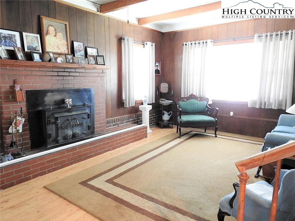 Image number 4 for the current listing