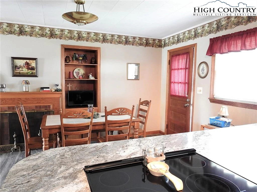 Image number 6 for the current listing