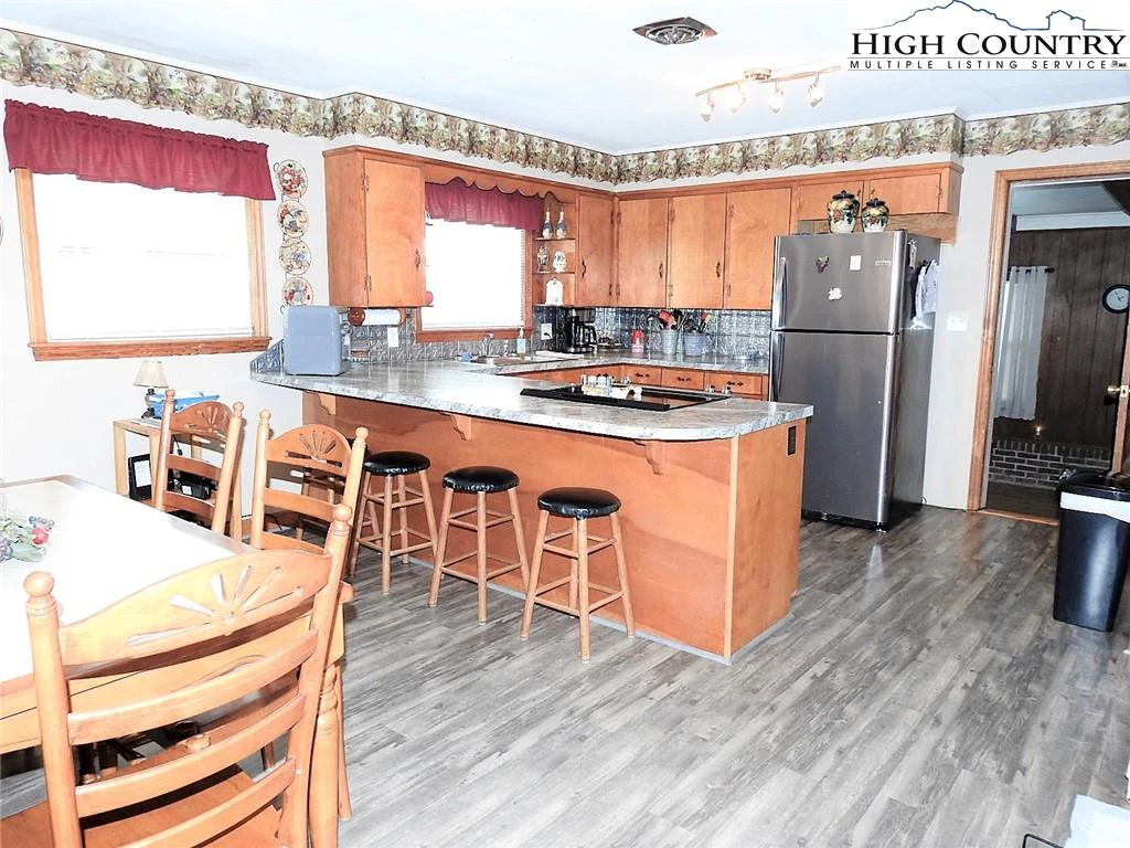 Image number 7 for the current listing