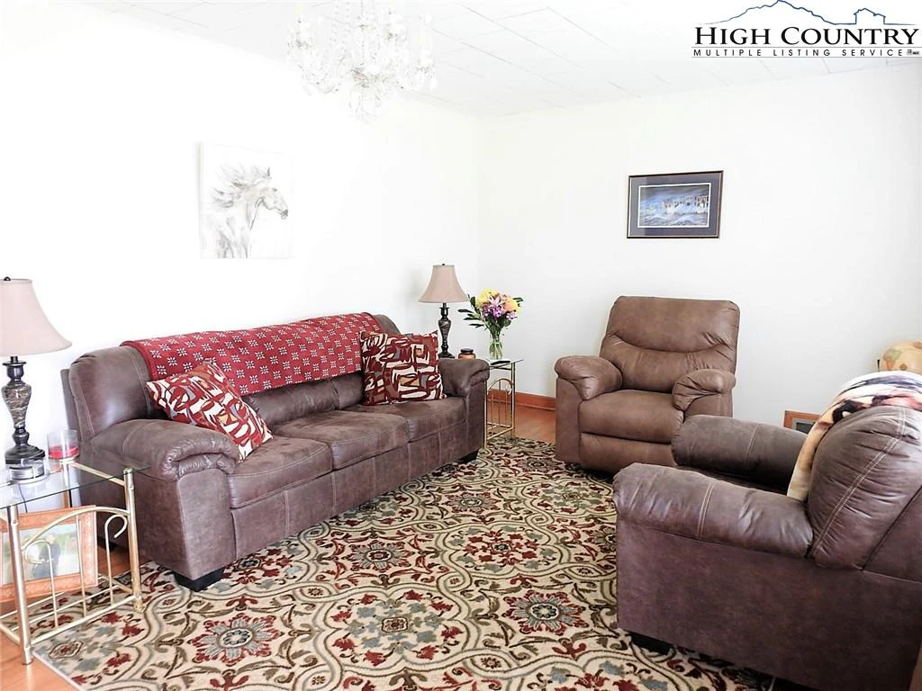 Image number 8 for the current listing