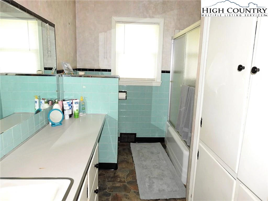 Image number 10 for the current listing
