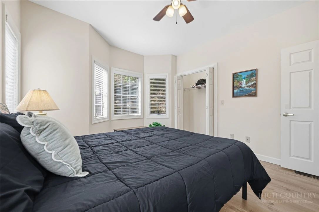 Image number 6 for the current listing