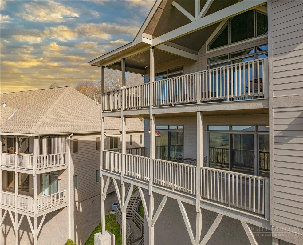 Image number 11 for the current listing