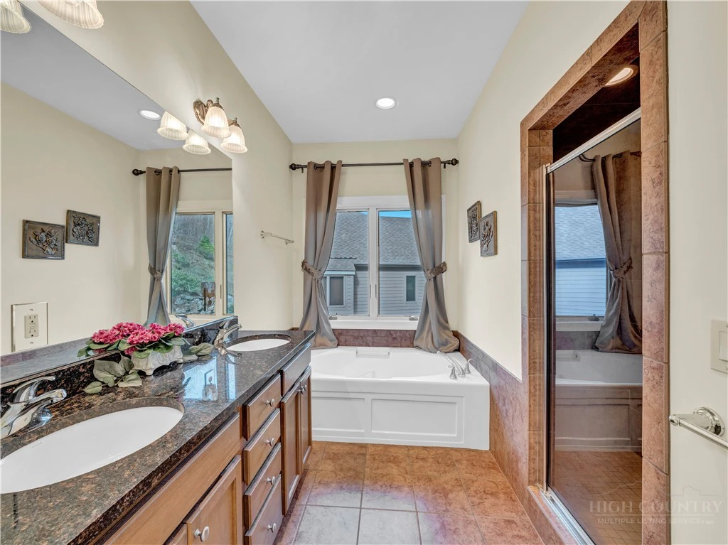 Image number 3 for the current listing