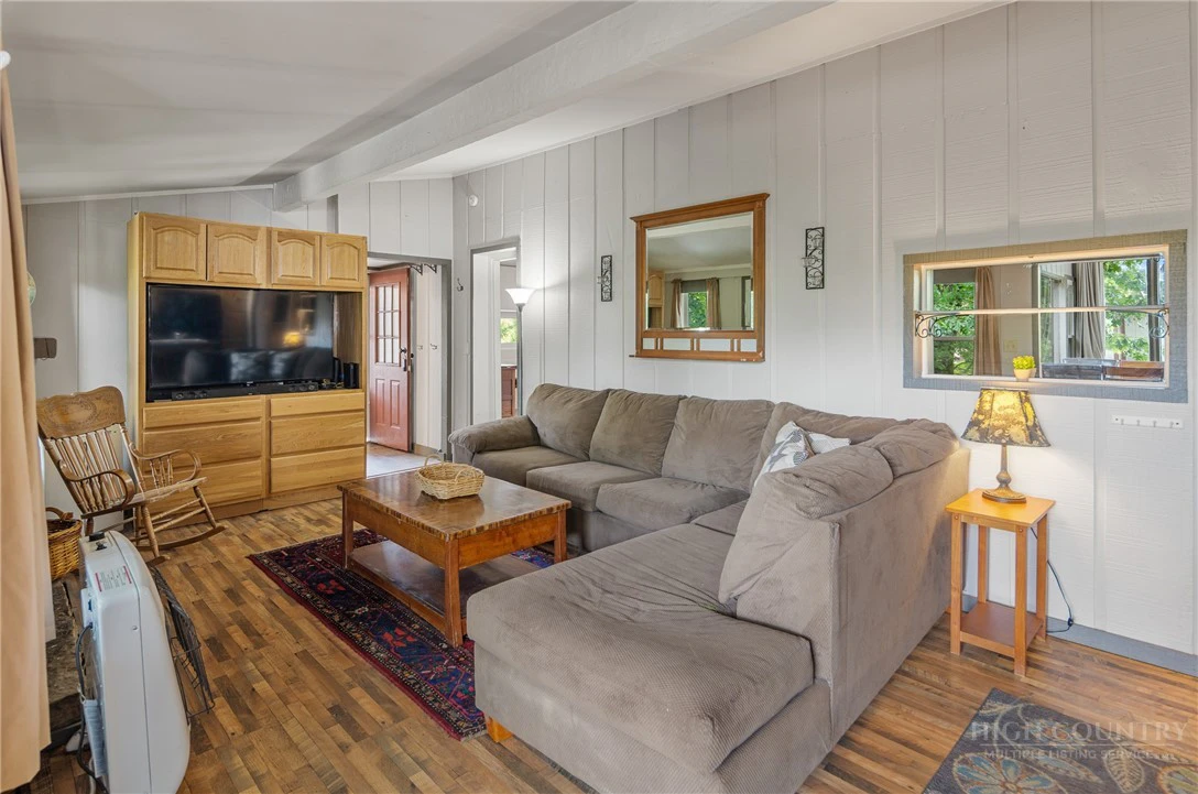 Image number 5 for the current listing