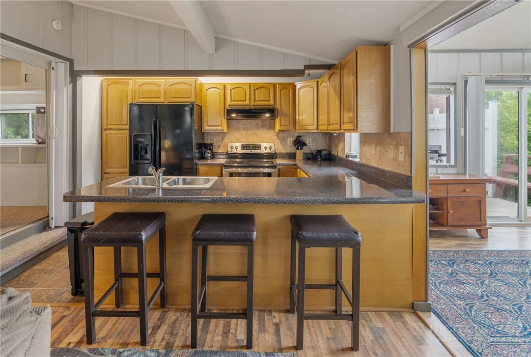 Image number 11 for the current listing