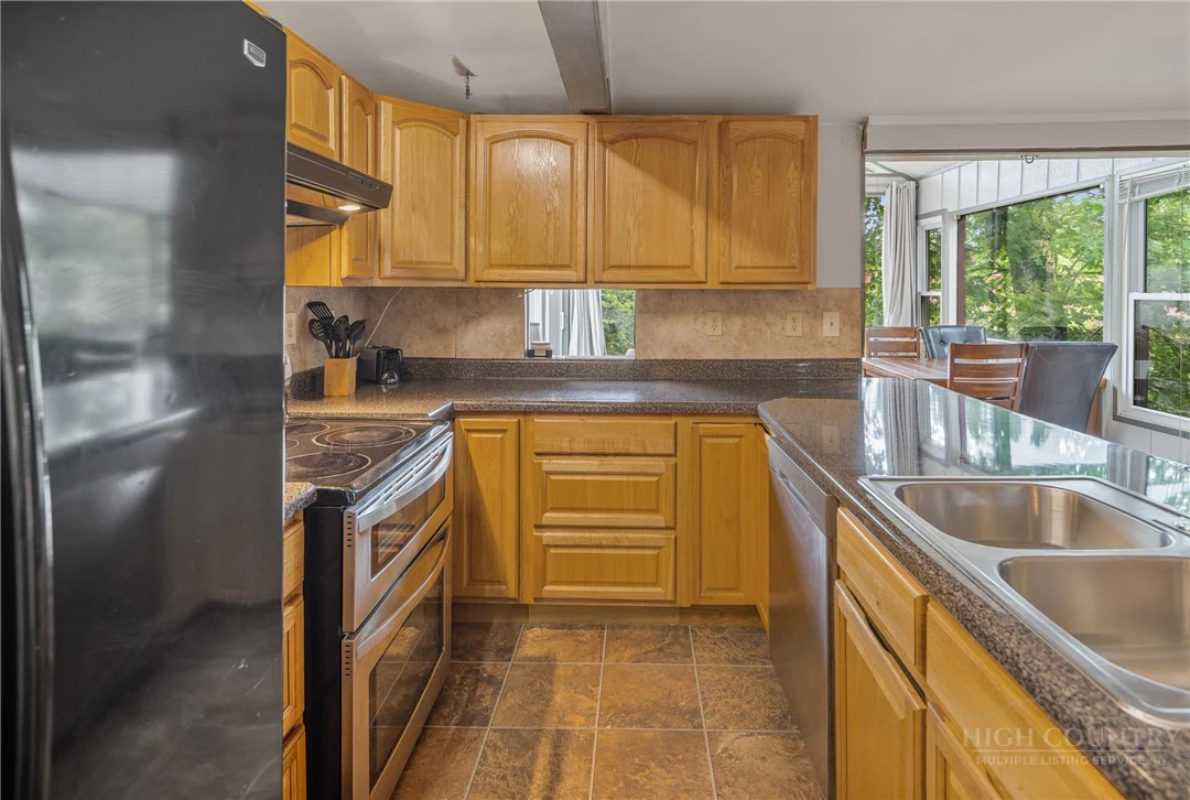 Image number 12 for the current listing