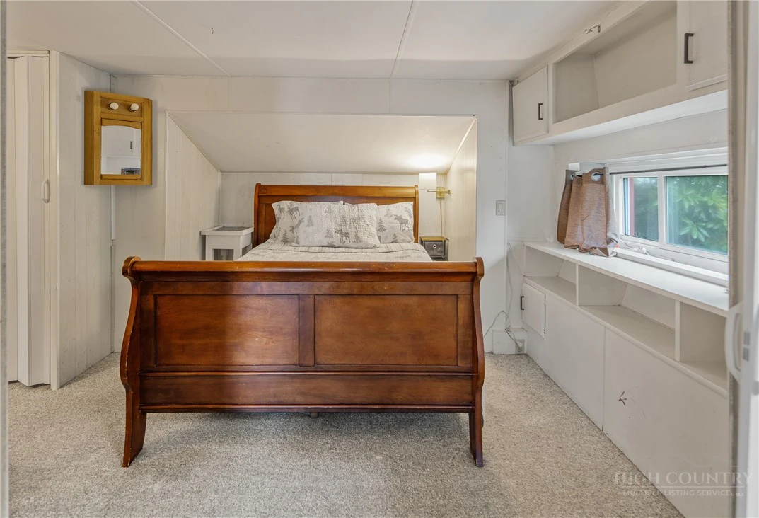 Image number 13 for the current listing