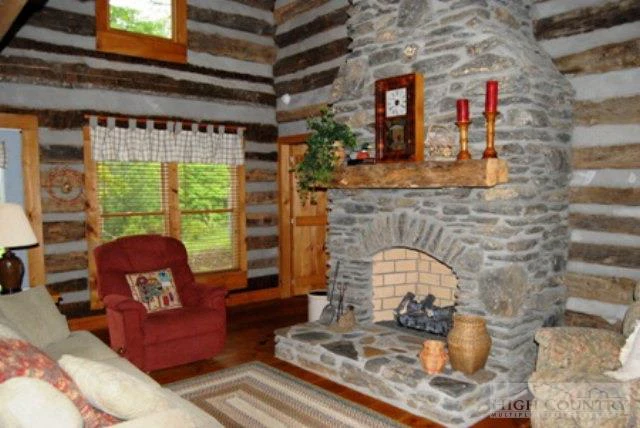Image number 7 for the current listing
