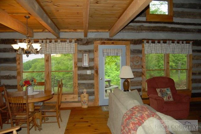 Image number 9 for the current listing