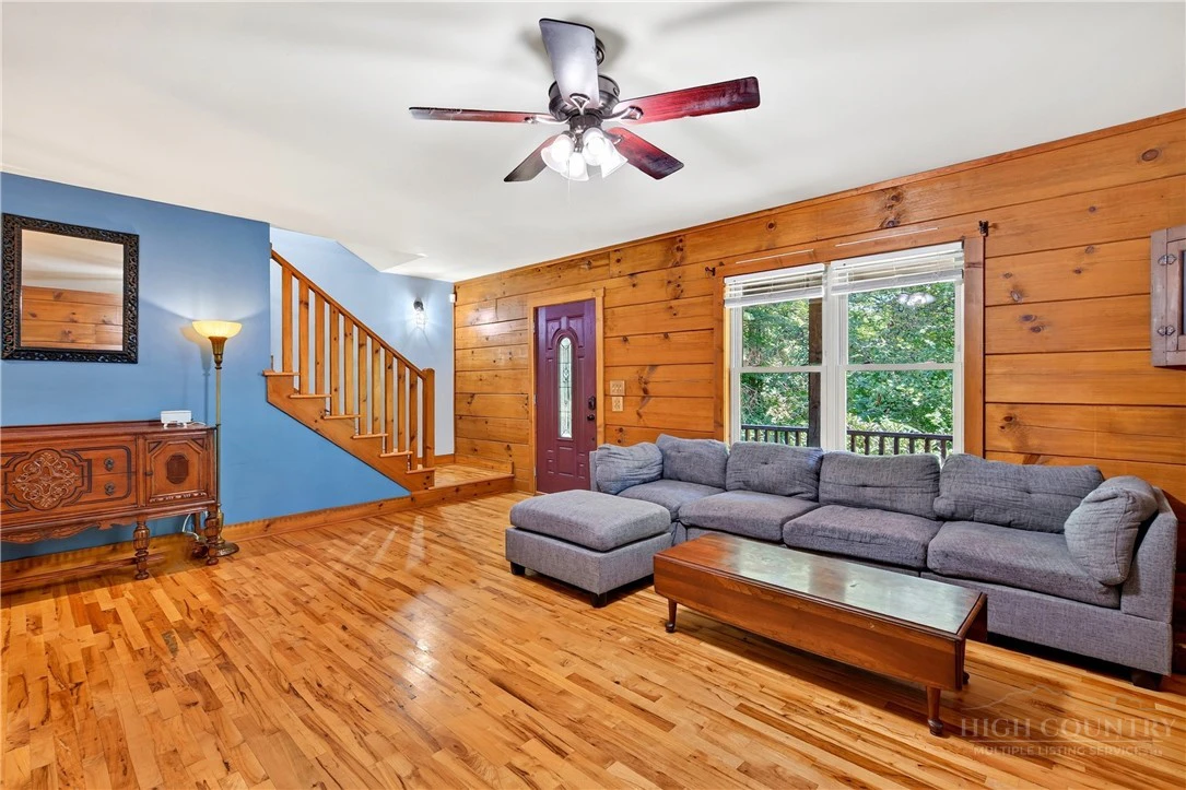 Image number 8 for the current listing