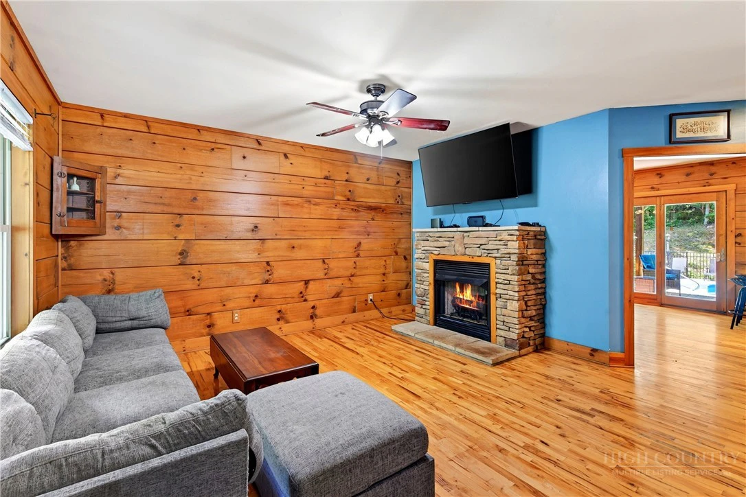 Image number 10 for the current listing