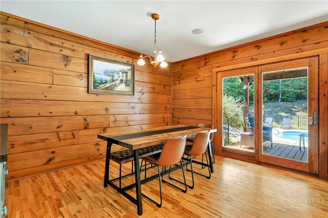 Image number 11 for the current listing