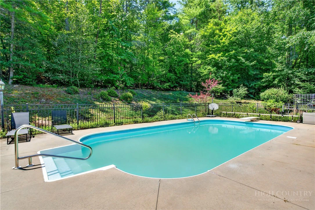 Image number 3 for the current listing