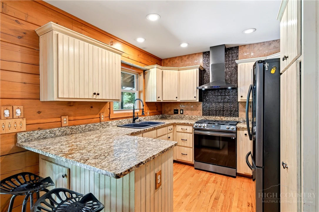 Image number 12 for the current listing